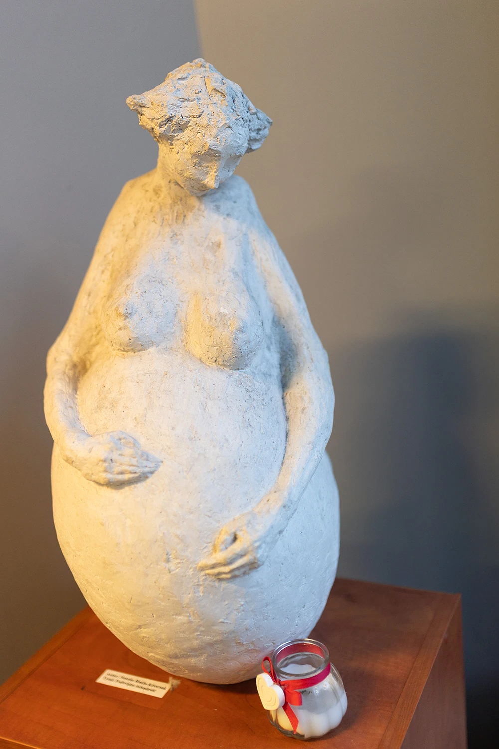 Centrum Naturalnie Rybnik przychodnia, figurka kobiety w&nbsp;ciąży